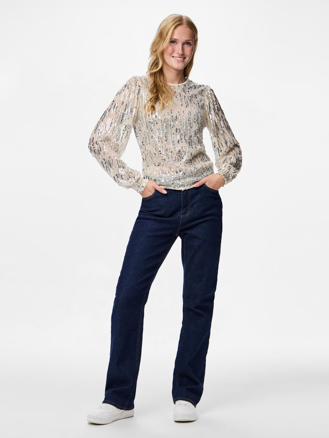 model_shot-front_full